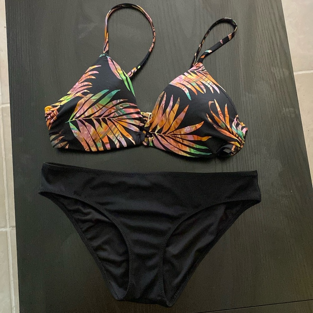 5/$25 SALE Shade & Shore Bikini